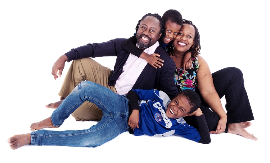 Image 6: Family Photoshoot with Canvas