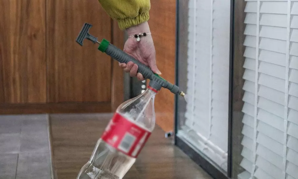 Portable Bottle-Top Garden Sprayer with Adjustable Nozzle