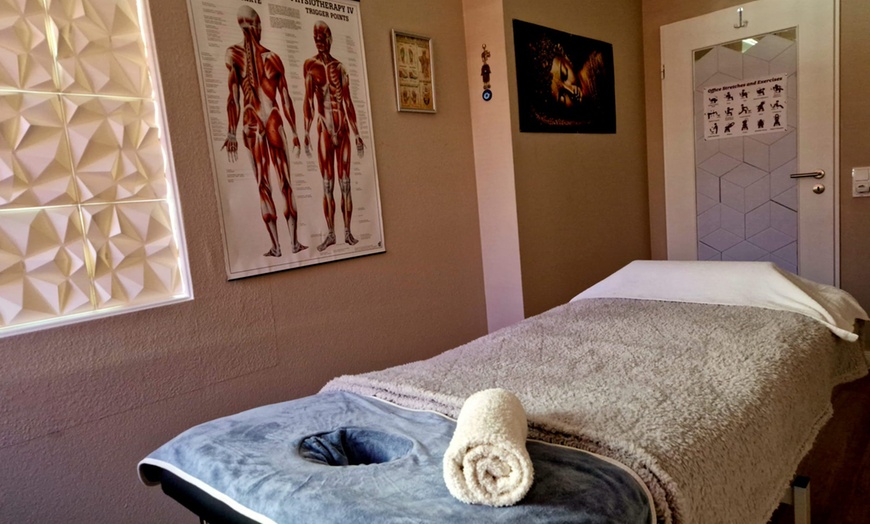 Image 3: 30 - 60 Min. gezielte Teilkörper-Massage für 1 Person