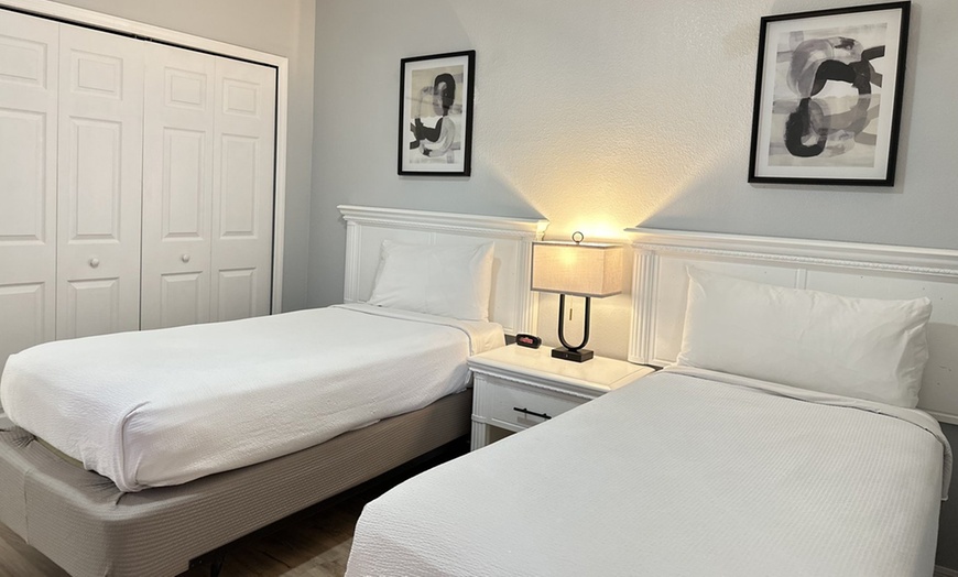 Image 9: Family Suites Hotel in Orlando near Theme Parks with Shuttle & Pool