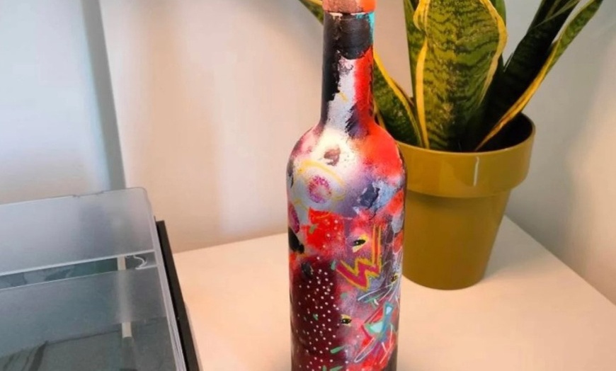 Image 13: Taller de pintura de 2 h con picoteo y vino ilimitado para 1 o 2 pax.