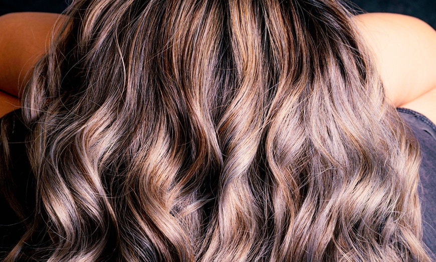 Image 7: Sesión de peluquería con opción a corte, tratamiento, tinte o mechas