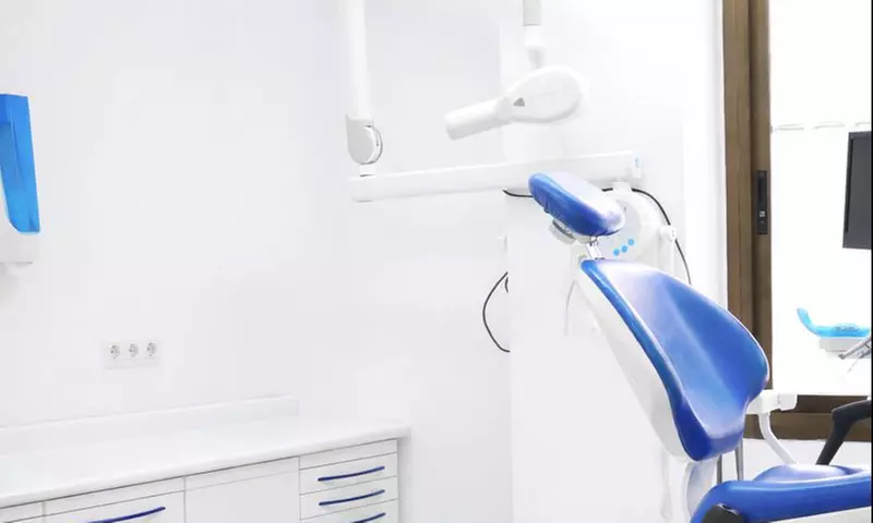 Curetaje y revisión de encías en 2 arcadas