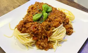 Italienisches Menü: Pasta, Wein &  hausgemachtes Tiramisu für bis zu 4 Personen(bis zu 34% sparen)