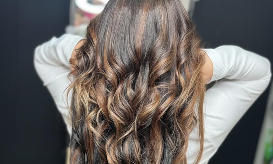 Image 2: Sesión de peluquería completa