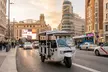 Tour tuk tuk eléctrico por Madrid 1h o 2h con guía local, opción en grupo o tour privado hasta un 33% menos - Image 3