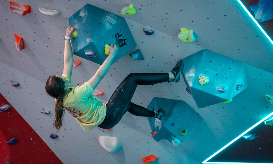 Image 5: Explore Indoor Climbing with a Bouldering Induction for One or Two