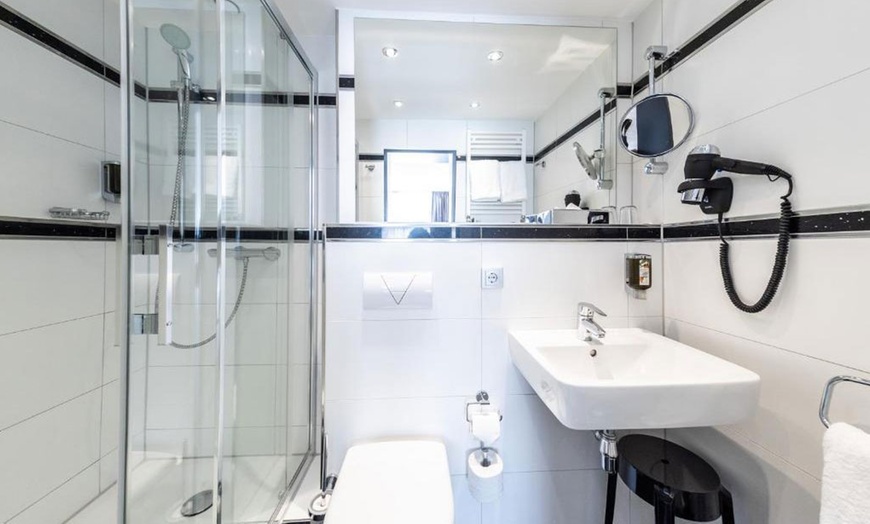 Image 17: Köln: Doppelzimmer mit Frühstück und Thermeneintritt