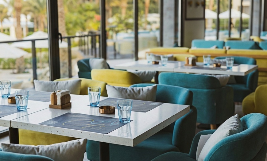 Image 11: Beach View Premium 5-Course Set w/ Beverages for 1 Child or 1-6 Adults