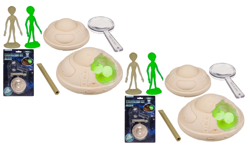 Image 2: 1 of 2 kits opgraving "Glow in the Dark Alien"