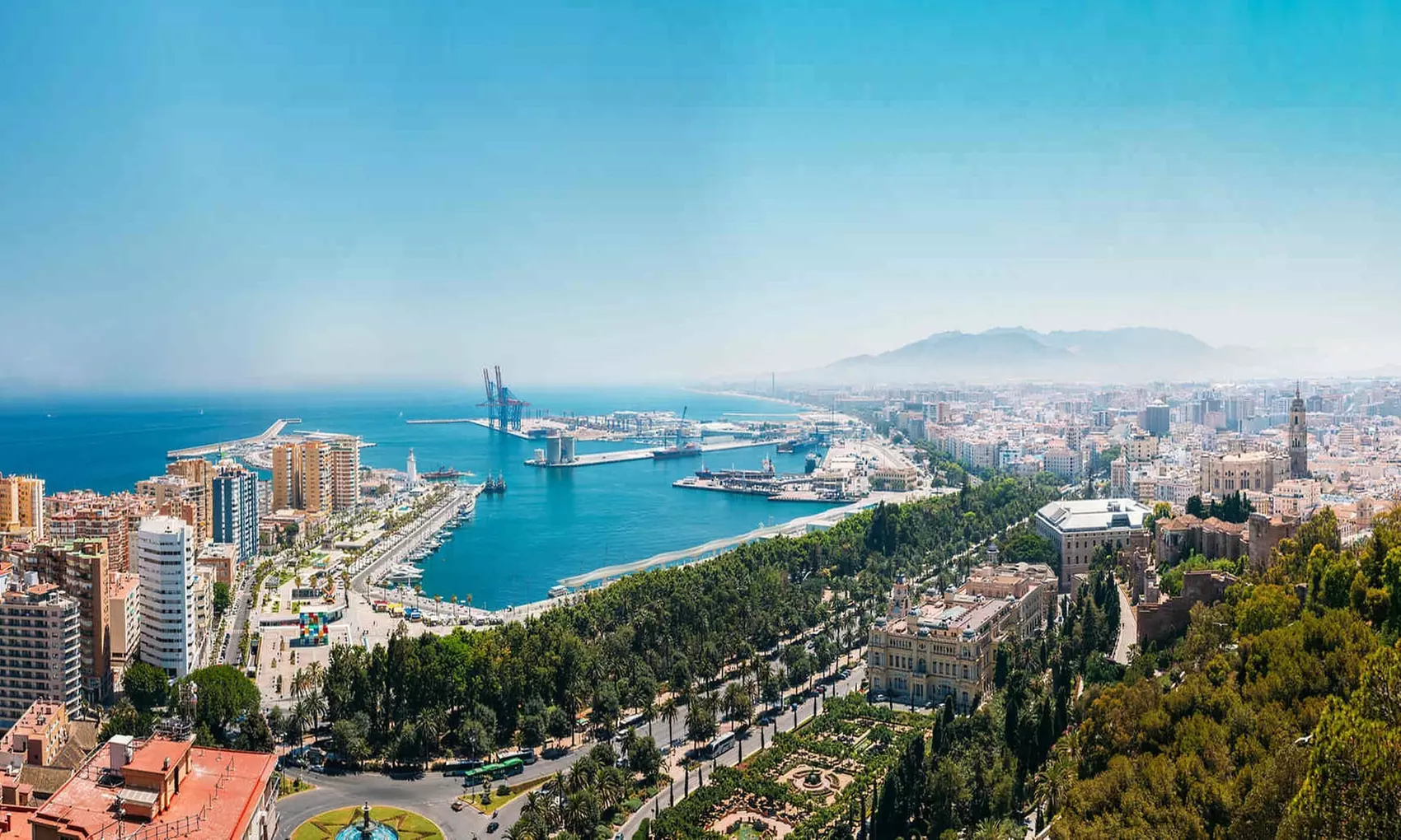 Málaga: 2, 4 o 7 noches en hotel o apartamento para 2 personas - Second Medium