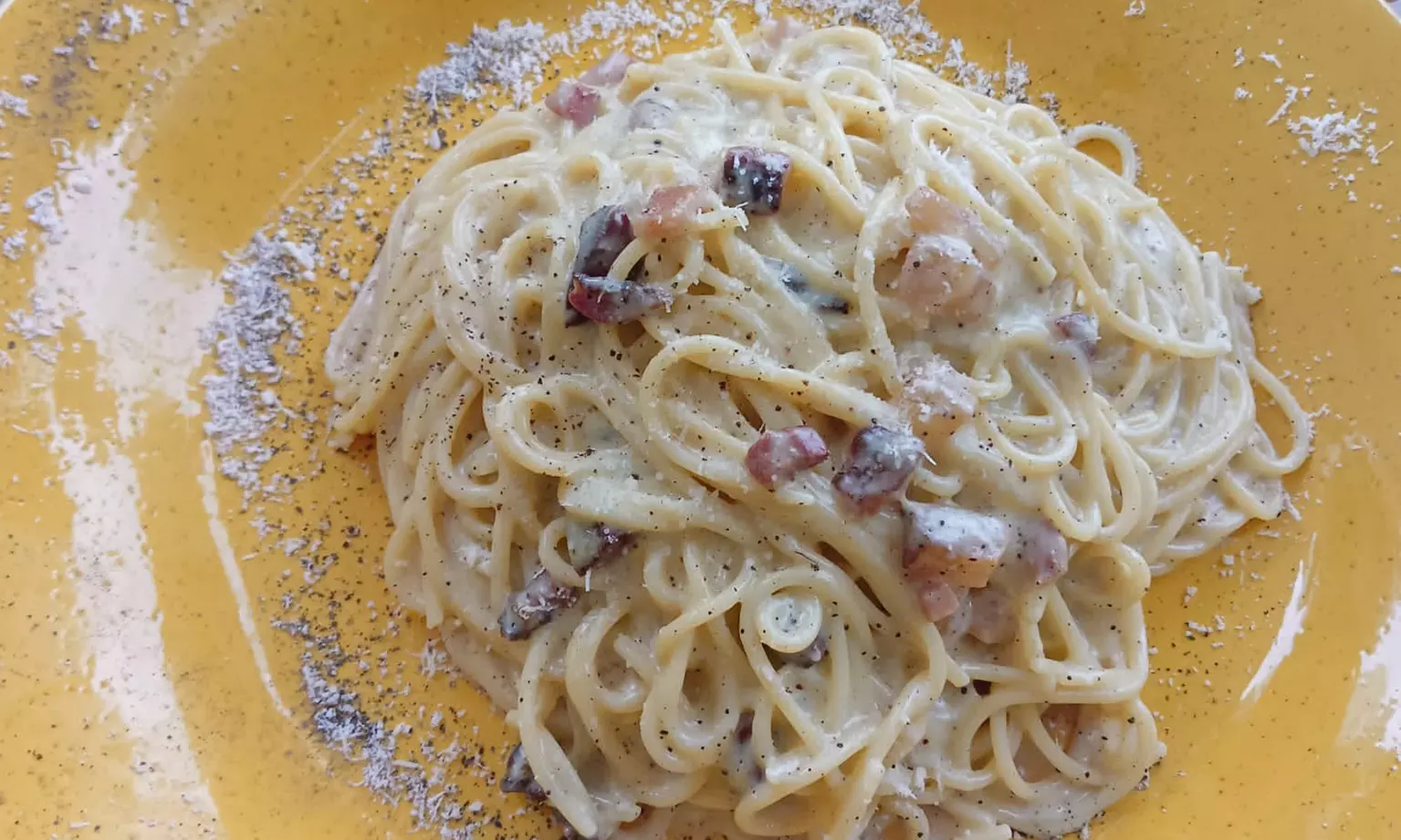 Menú con degustación de entrantes, principal, bebida y postre