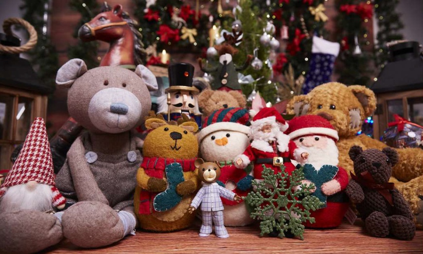 Image 10: Świąteczna sesja zdjęciowa dla dzieci i rodzin w studiu fotograficznym