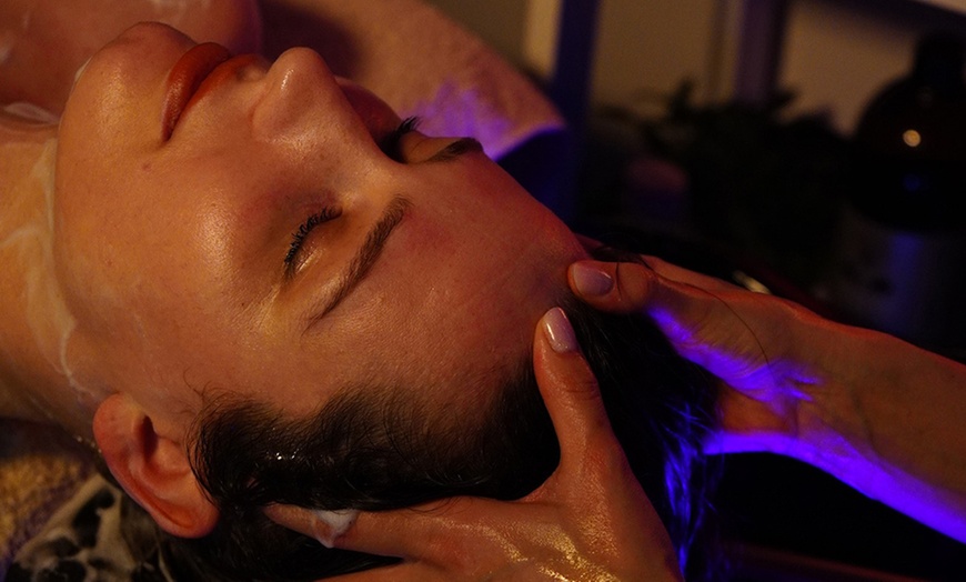 Image 12: Odkryj relaks z Head Spa i opcjonalnym masażem ciała