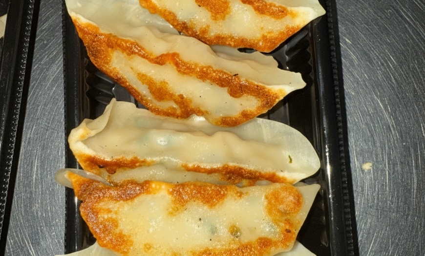 Image 11: Menú asiático para 2 o 4 con entrantes, principales, postre y bebida