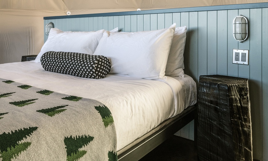 Image 2: Luxury Glamping Domes & Mirror Cabins on the Oregon coast