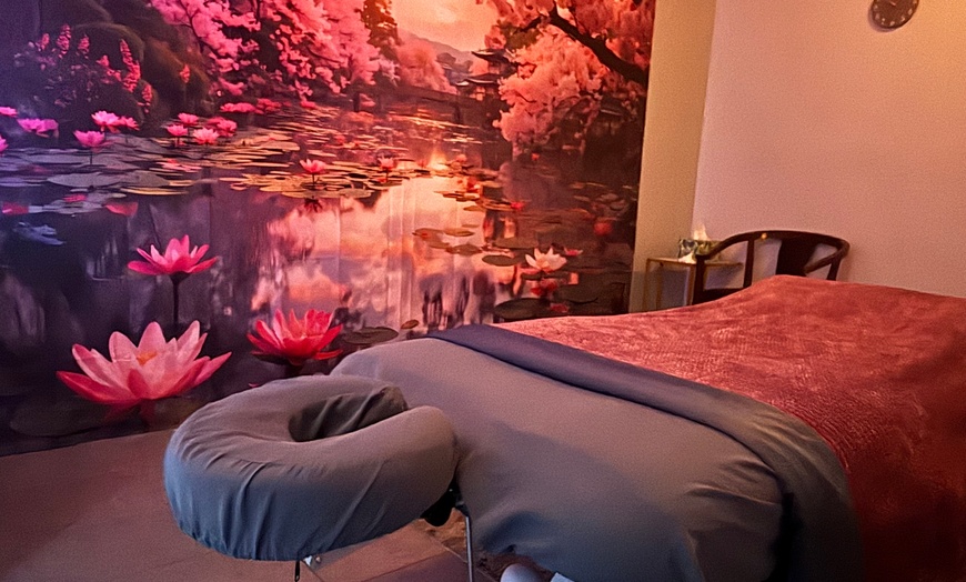 Image 3: Detox & Glow with Lymphatic Massage and Red Light Therapy