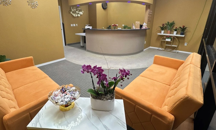 Image 1: Unwind with a 60, 90, or 120-Minute Couples Massage
