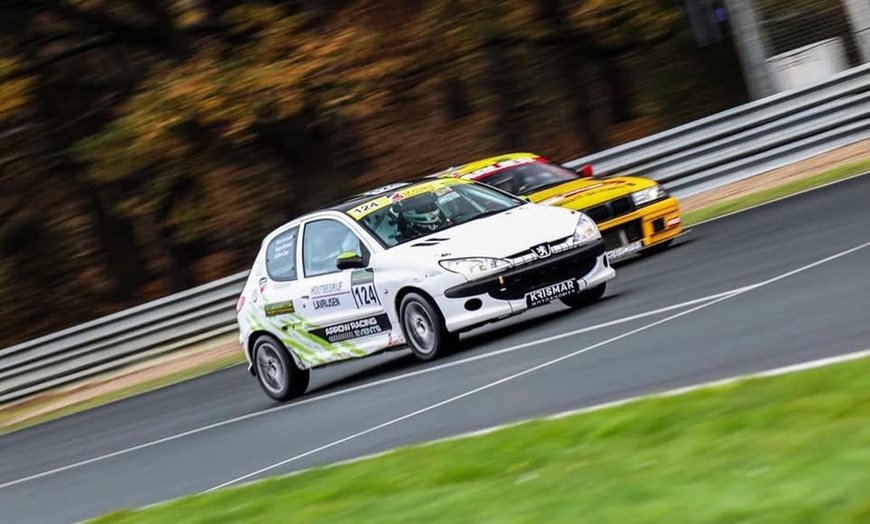 Image 2: Meerijden of racen op het circuit