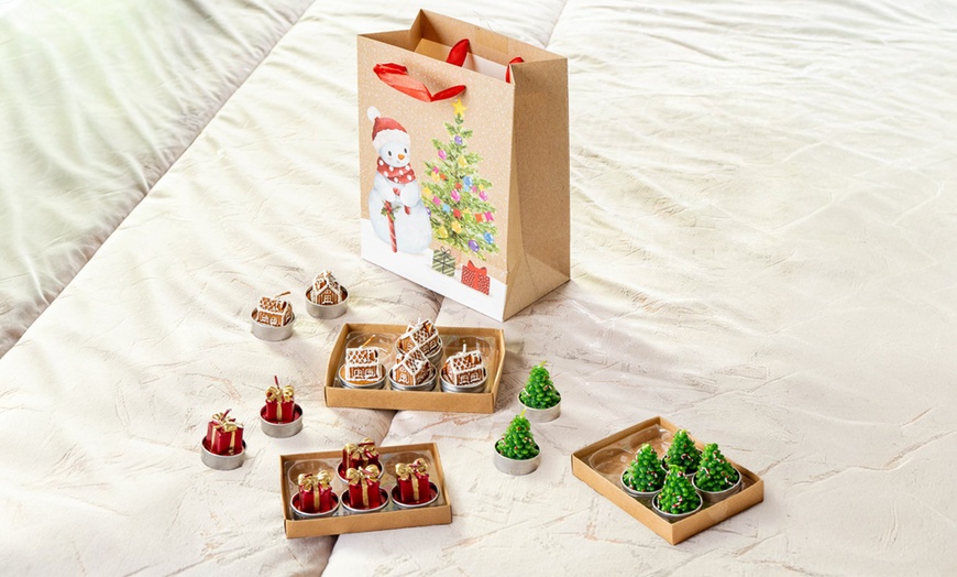 Image 1: Set mit 18 3D-Weihnachts-Teelichtern – inklusive Geschenktasche