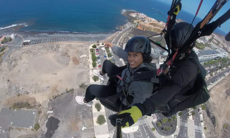 Image 2: Vuelo en parapente con duración a elegir y opción a foto para 1 