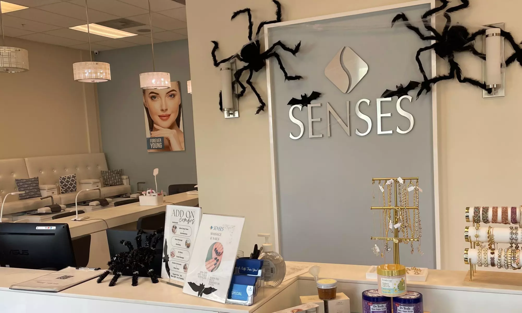 Up to 43% Off on HydraFacial at Senses Beauty Lounge