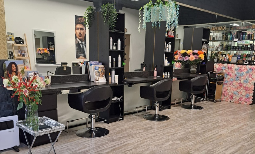 Image 2: Haarverzorging naar keuze voor hem of haar