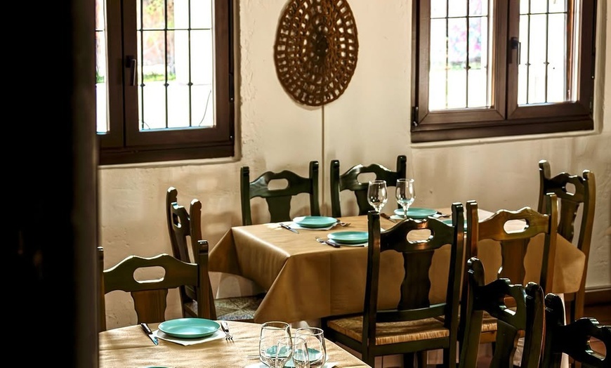 Image 4: Menú degustación con platos a compartir, postre y bebida para 2 o 4 