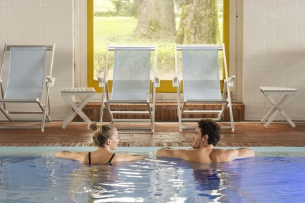 2 notti: camera doppia o matrimoniale per 2 con colazione e accesso piscine per l'intero soggiorno