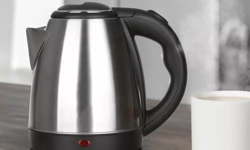 Elektrischer Wasserkocher 2L mit ergonomischem Griff