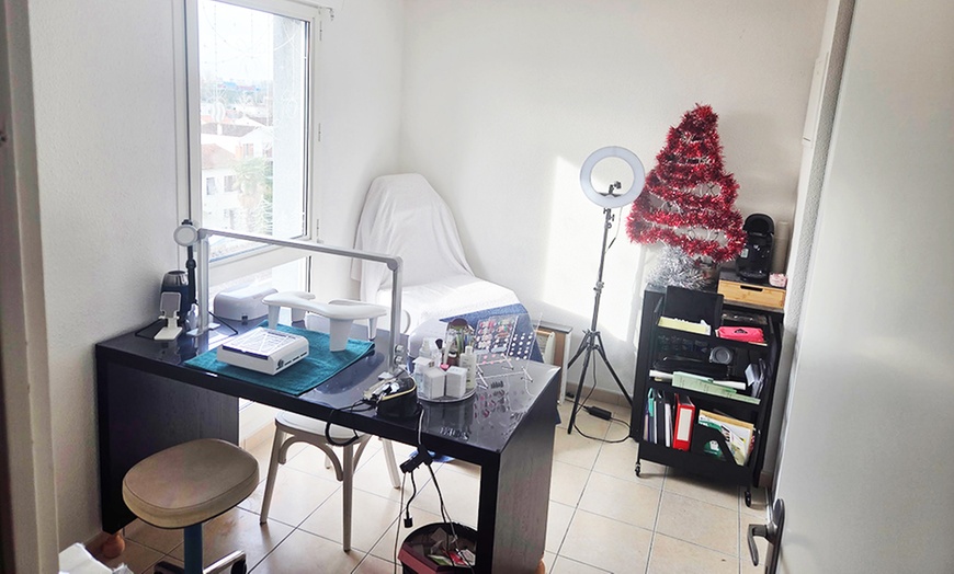 Image 2: Pose de vernis semi-permanent avec Escale Burdigala