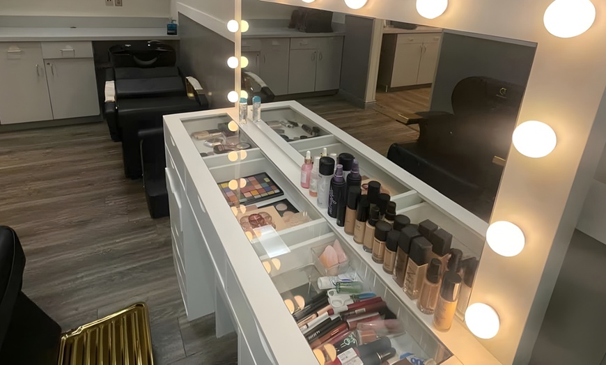 Image 2: Enhance with One, Two, Three Eyebrow + Tint (45 Min)