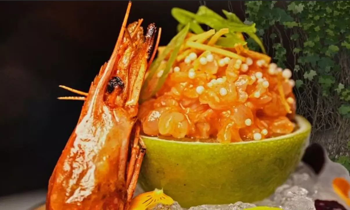 Menú fusión para 2 o 4 personas con postre y opción a botella de vino