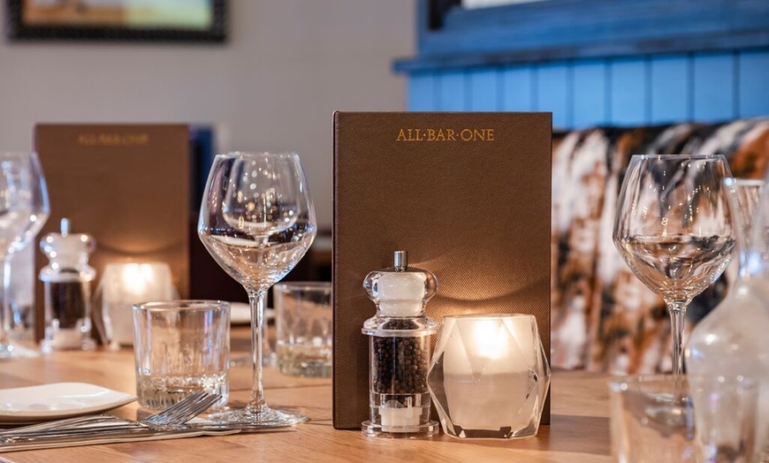 Image 2: Enjoy 2 Wine Flights with Grazing Board 