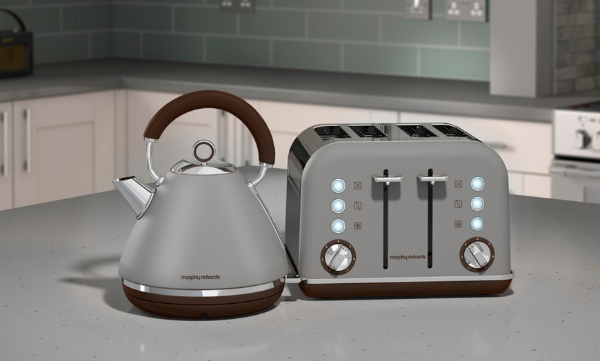 Image 10: Morphy Richards Kettle & Toaster