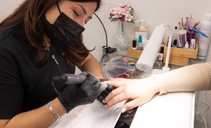 Sesiones de manicura, pedicura o ambas para 1 con esmalte a elegir Sesiones de manicura, pedicura o ambas para 1 con esmalte a elegir