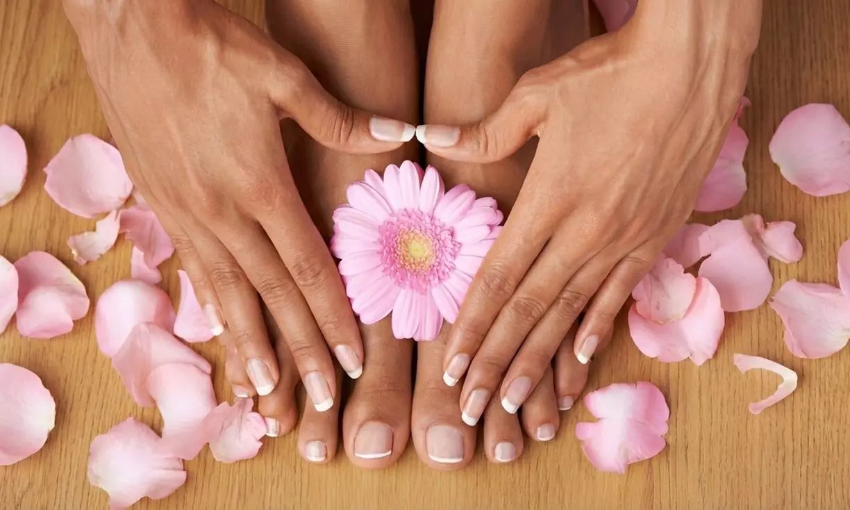 Verzorgende nagelbehandeling met acryl of gellak