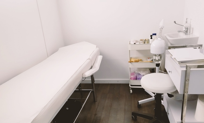 Image 2: 1, 4 o 6 sesiones de 60 minutos de masaje reductor linfático 