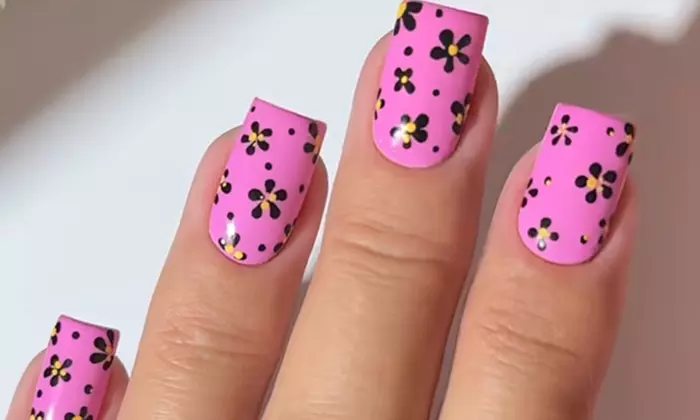 Manicura clásica con esmaltado normal o semipermanente