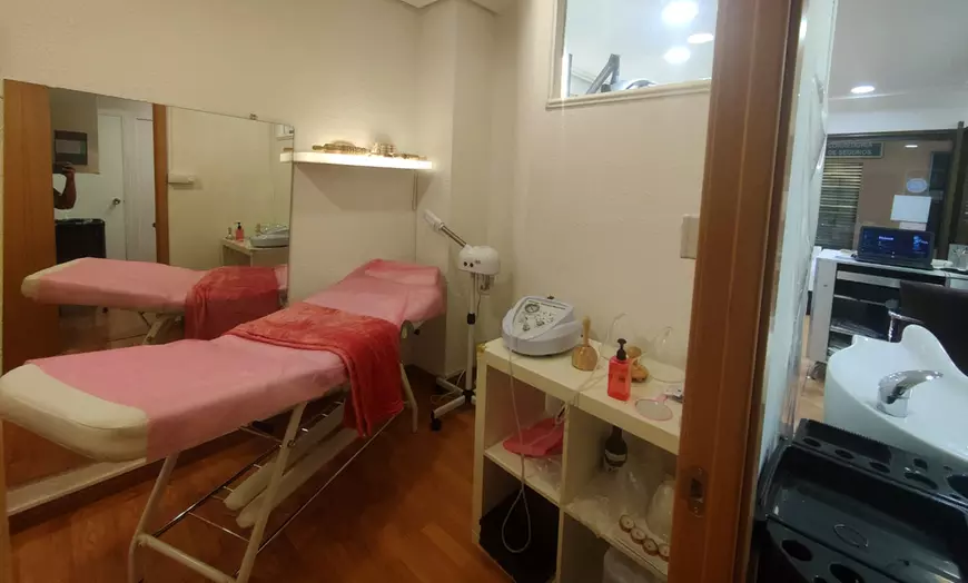 Image 2: Sesión de manicura y/o pedicura express con esmaltado semipermanente