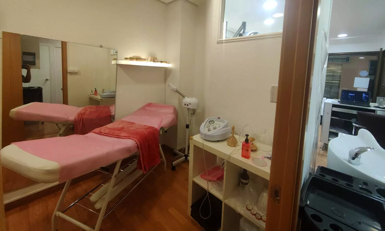 Manicura y/o pedicura con semipermanente y opción a puesta de uñas