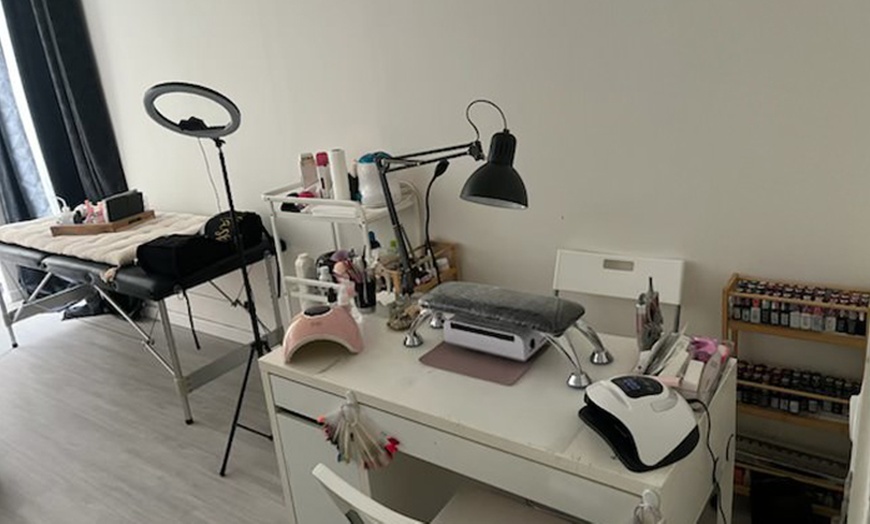 Image 2: Beauté des mains et / ou pieds : semi-permanent, french ou babyboomer