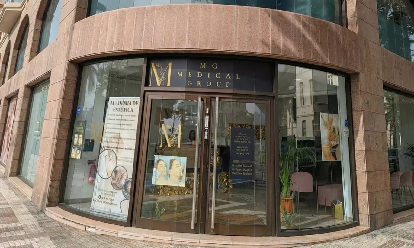 Laminado de cejas coreano o lifting y tinte de pestañas coreano