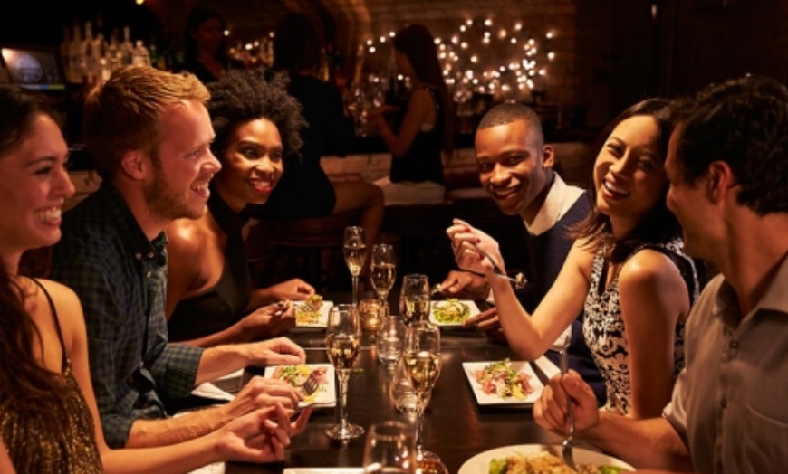 Image 2: City Classic Dinner Tour oder Rätsel Tour in einer Stadt nach Wahl