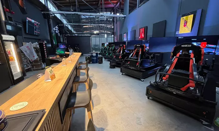 Echtes Rennerlebnis mit realistischer Rennsimulation: 60 Min. Race Time für 1-4 Personen (bis 37% sparen) - Second Medium