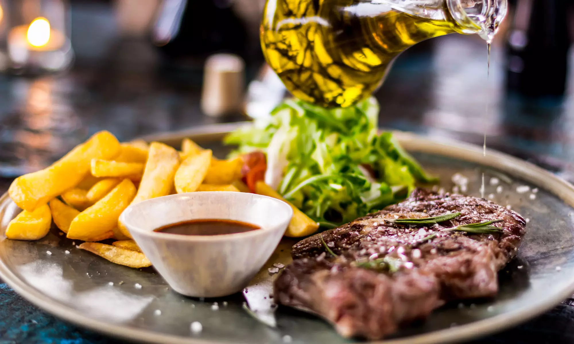 XL Rumpsteak 270 g mit Pommes frites und Salat für 2 bis 6 Personen