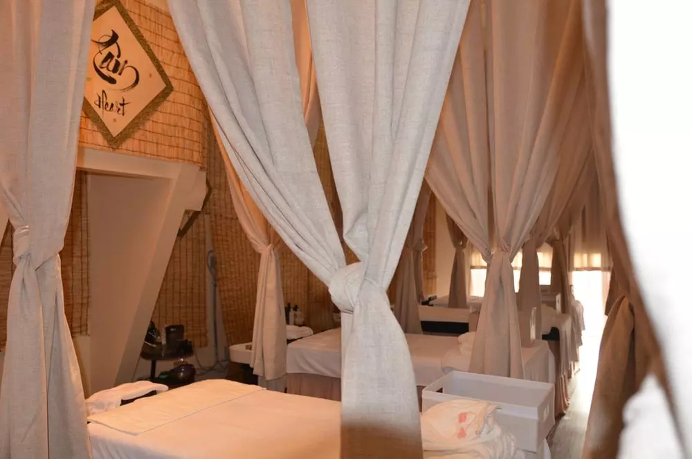 Luxury Head Spa Packages for One, Couples, or Groups of 4