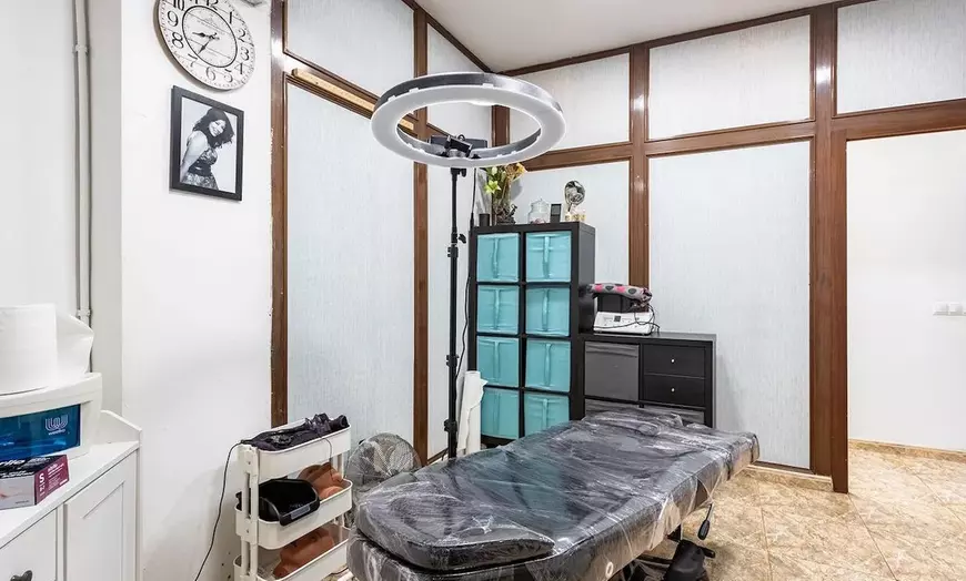 Image 4: 1 o 2 sesiones de tratamiento facial Hollywood Peel con láser para 1