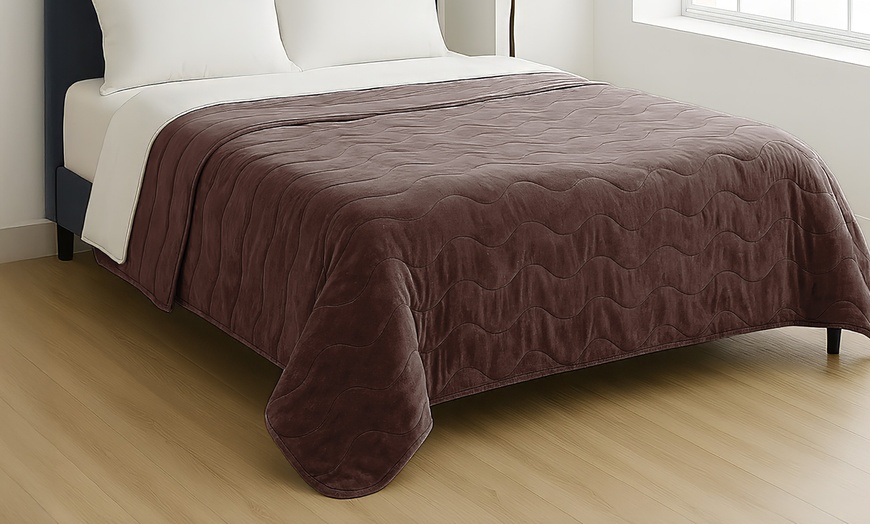 Image 21: Premium Winter Quilt: Soft, Hypoallergenic and Luxurious Comfort