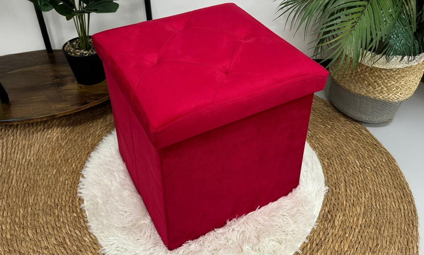 Image 6: Pouf carré de 38 cm en velours Milo